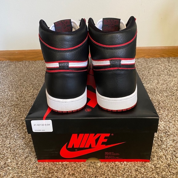 Jordan 1 "Bloodline" - Picture 4 of 12
